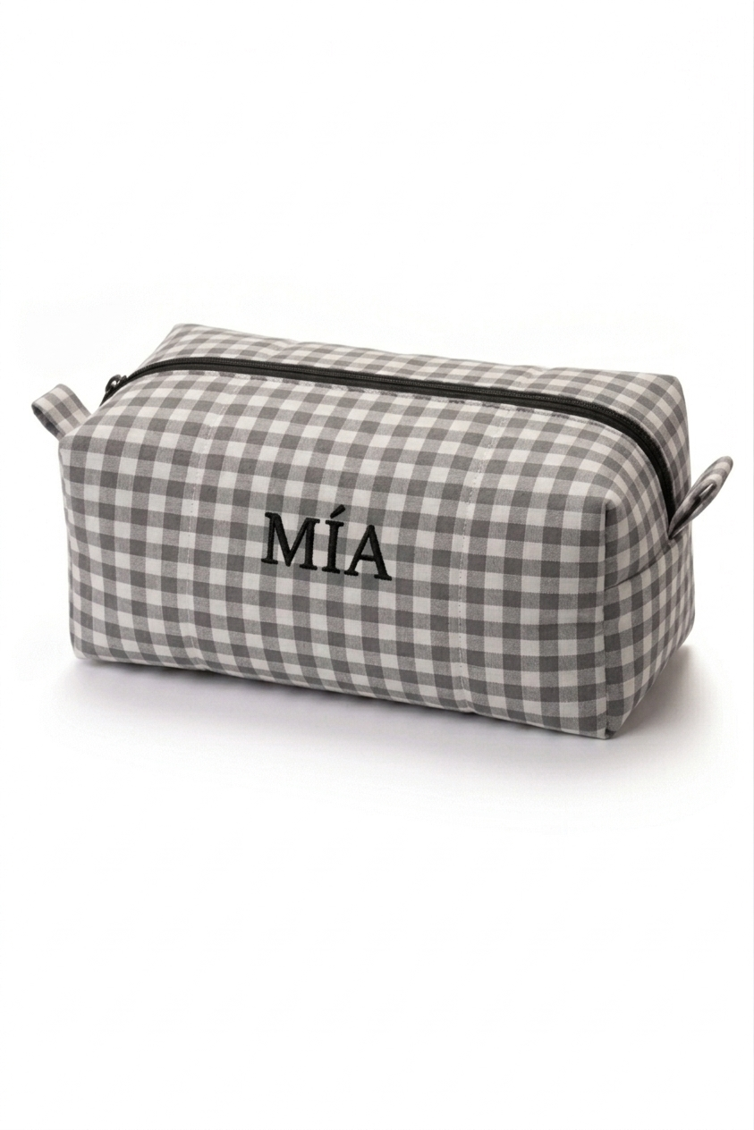 Neceser vichy color gris personalizado nombre Mía